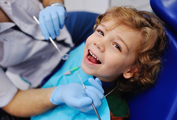 dziecko u stomatologa